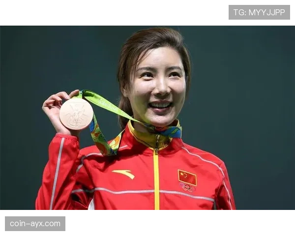 杜丽转头跟助理说：“这次又是我掏腰包，咱这队花钱比明星还狠”